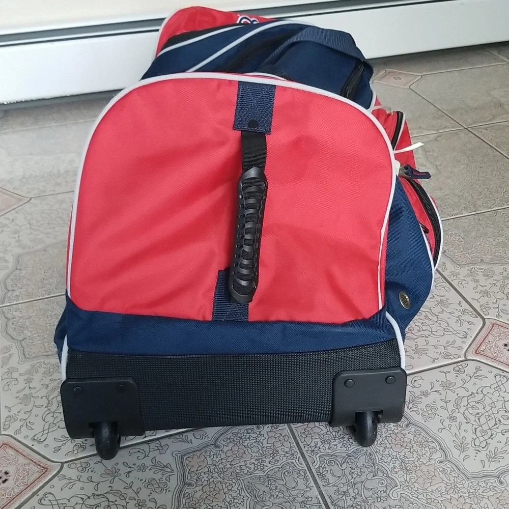 Men's NWT Boston Red Sox wheeled duffle bag, 31x17x14 with retractable handle